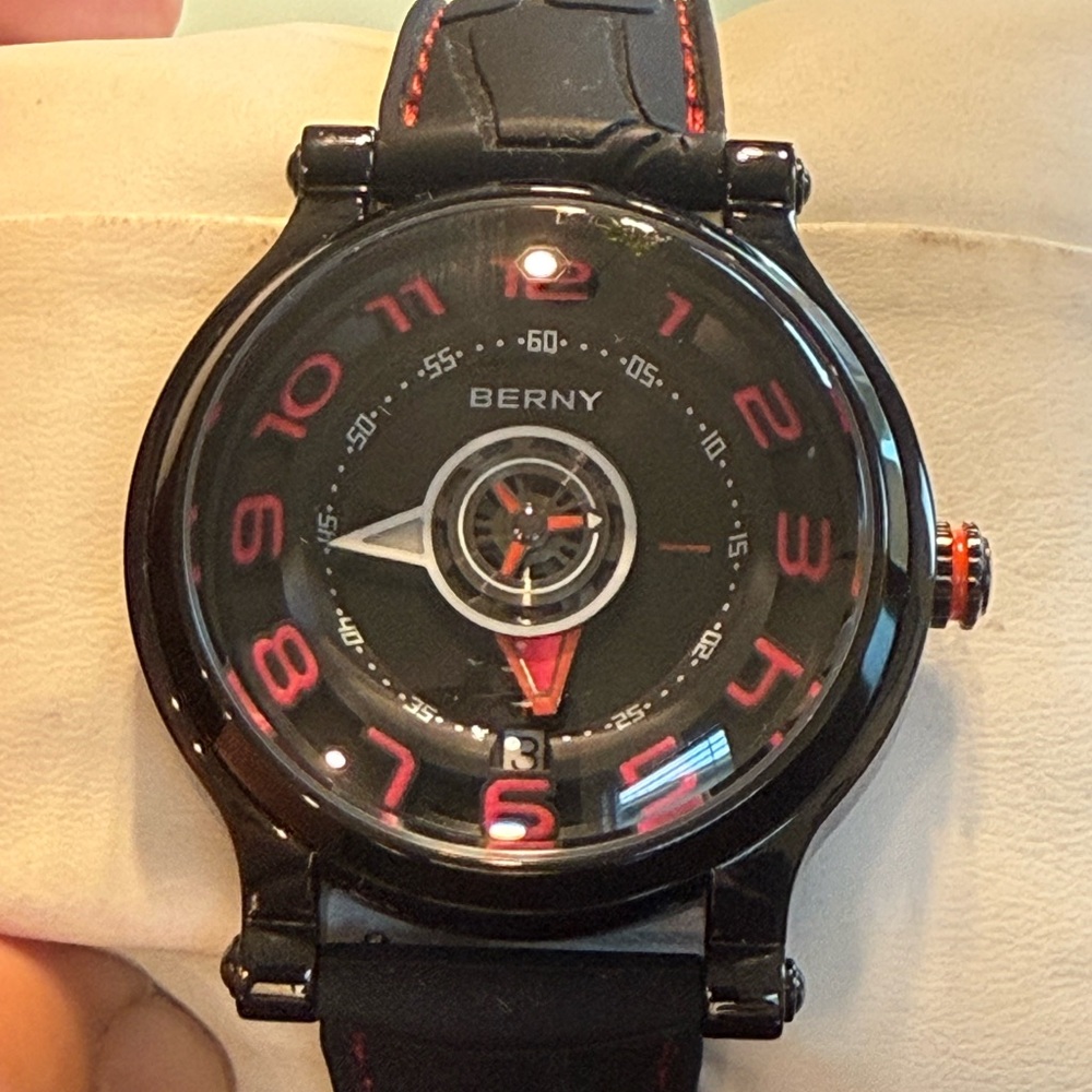 Berny Automatic Japanese Miyota 8215
Men’s Watch Central Small Seconds Hands